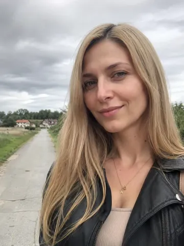 Исходное фото 2 из 2: Романтическое фото пары на закате